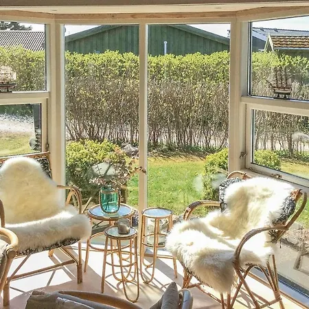 2 Bedroom Beautiful Home In Ronde Rønde