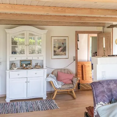 2 Bedroom Beautiful Home In Ronde *